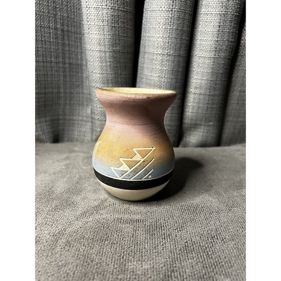 VTG Sioux Pottery Native American Vase Planter Signed 4” Indiana Pastel Colors - Picture 1 of 11